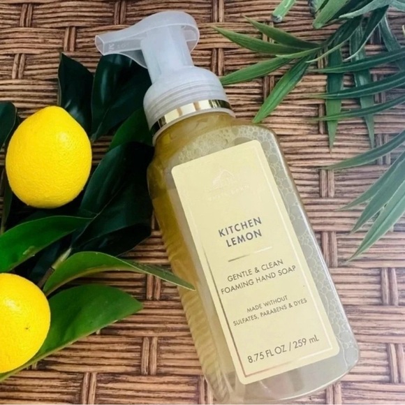 BATH & BODY WORKS
KITCHEN LEMON
NWT
GENTLE FOAMING HAND SOAP Kitchen - Picture 1 of 1